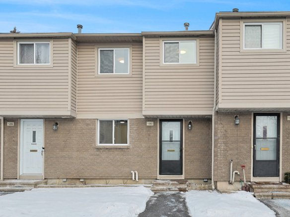 3 bedrooms 2 baths house For Sale By Owner in Ottawa Ontario