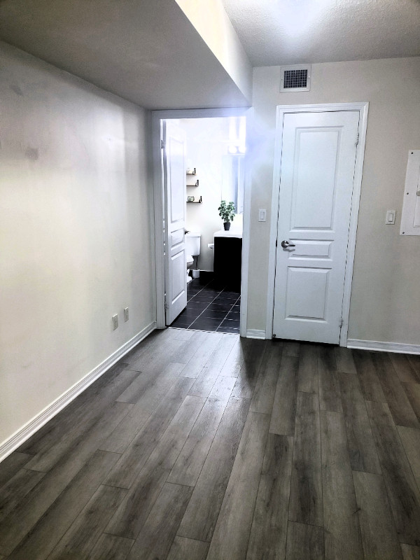 1 bedrooms 1 baths house For Sale By Owner in Etobicoke Ontario