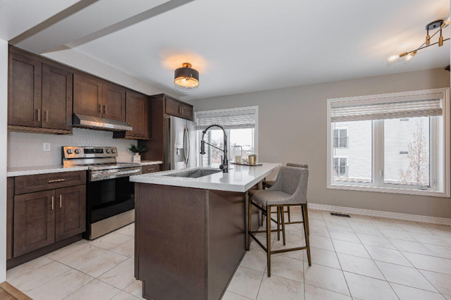 3 bedrooms 3 baths house For Sale By Owner in Cambridge Ontario