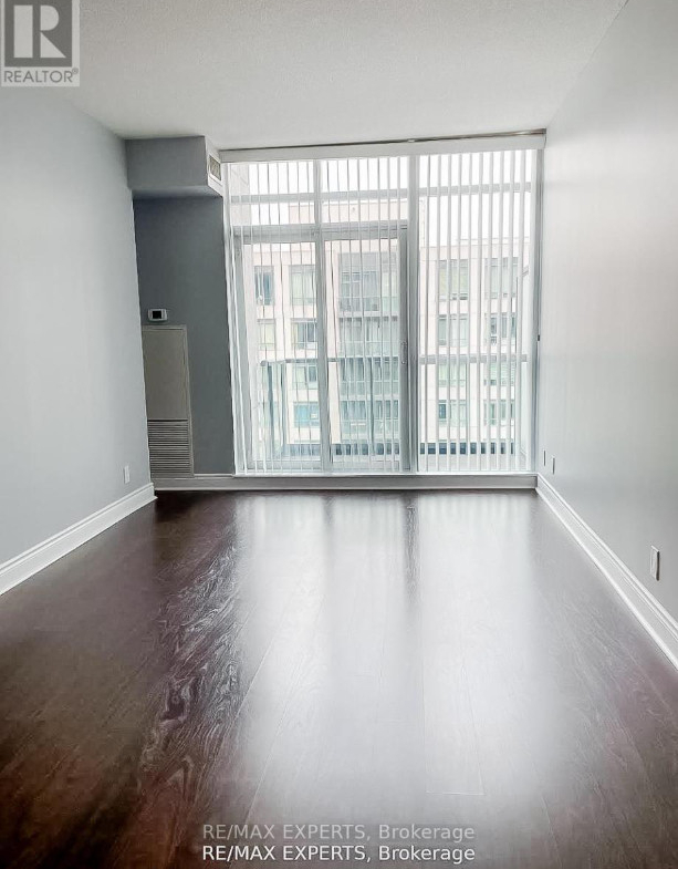 1 + Den bedrooms 1 baths house For Sale By Owner in Vaughan Ontario