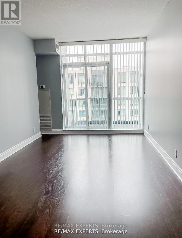 1 + Den bedrooms 1 baths house For Sale By Owner in Vaughan Ontario