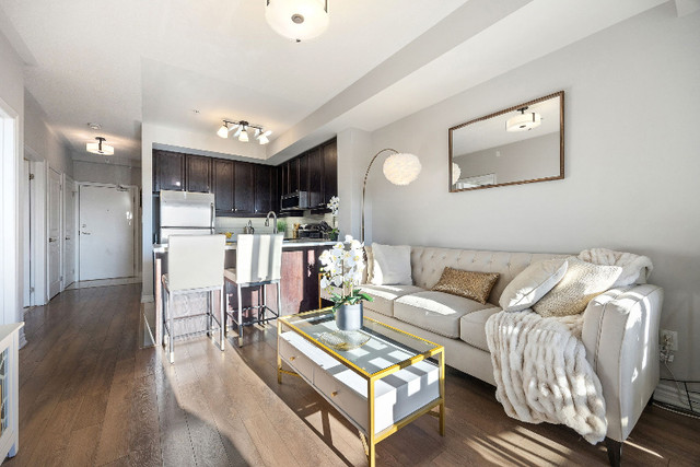 1 + Den bedrooms 1 baths house For Sale By Owner in Churchville Ontario