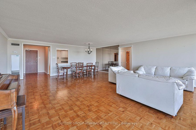 2 + Den bedrooms 2 baths house For Sale By Owner in Toronto Ontario