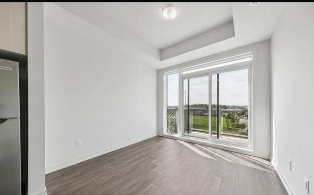 1 + Den bedrooms 1 baths house For Sale By Owner in Mississauga Ontario
