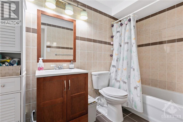 2 + Den bedrooms 1 baths house For Sale By Owner in Ottawa Ontario