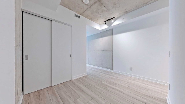 1 bedrooms 1 baths house For Sale By Owner in Toronto Ontario