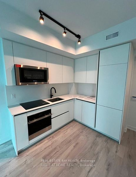 2 bedrooms 2 baths house For Sale By Owner in Toronto Ontario
