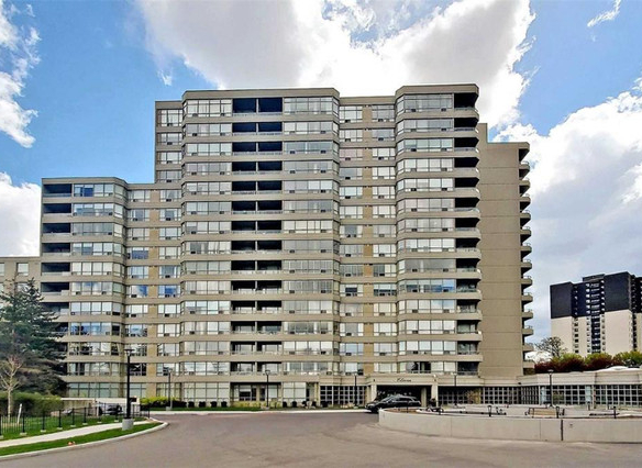 2 + Den bedrooms 2 baths house For Sale By Owner in Vaughan Ontario