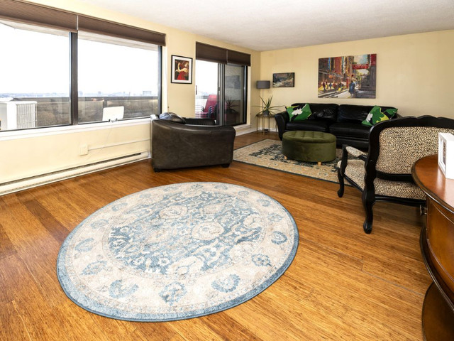 2 bedrooms 1.5 baths house For Sale By Owner in Ottawa Ontario