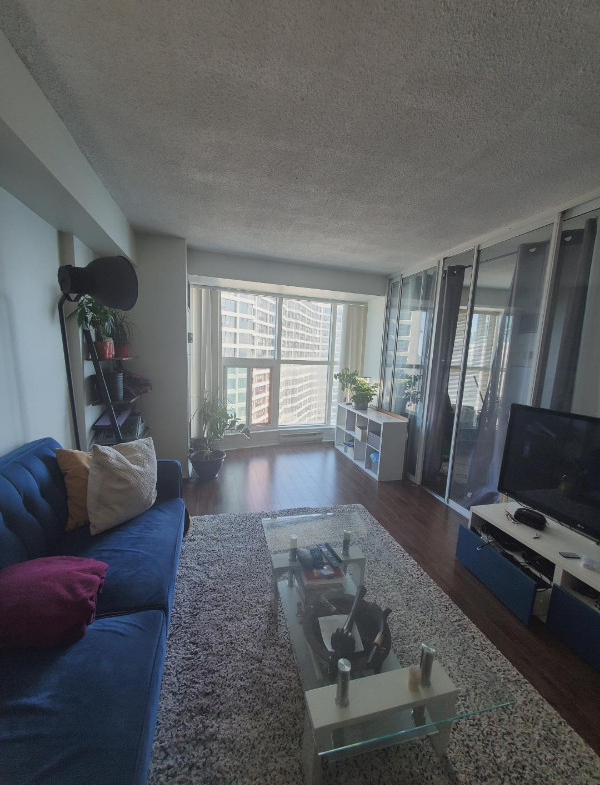 1 bedrooms 1 baths house For Sale By Owner in Toronto Ontario