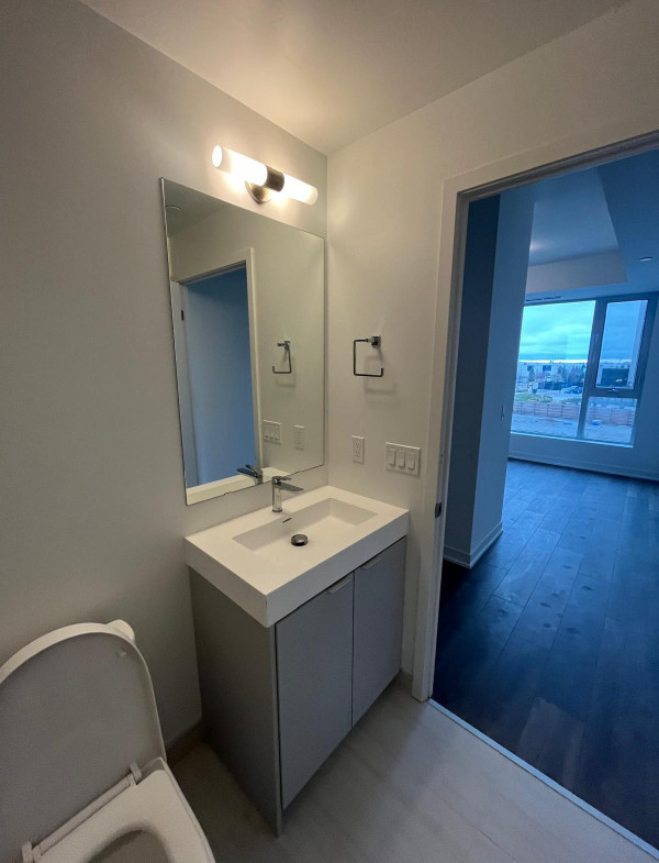 2 bedrooms 2 baths house For Sale By Owner in Vaughan Ontario
