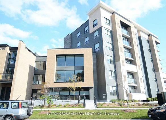 1 + Den bedrooms 1 baths house For Sale By Owner in Toronto Ontario