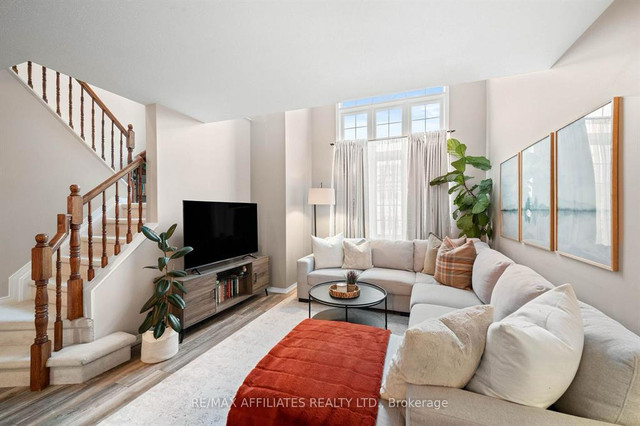 2 + Den bedrooms 2 baths house For Sale By Owner in Ottawa Ontario