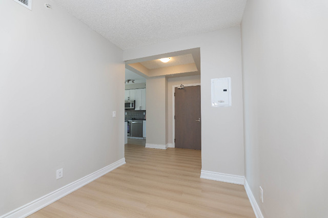 1 + Den bedrooms 1 baths house For Sale By Owner in Vaughan Ontario