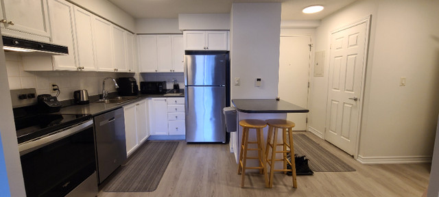 1 + Den bedrooms 1 baths house For Sale By Owner in Mississauga Ontario