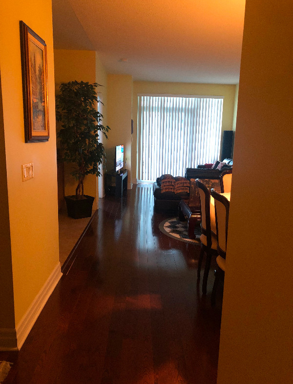 1 + Den bedrooms 1 baths house For Sale By Owner in Toronto Ontario
