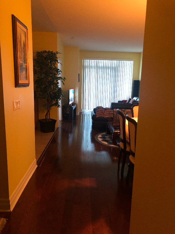 1 + Den bedrooms 1 baths house For Sale By Owner in Toronto Ontario