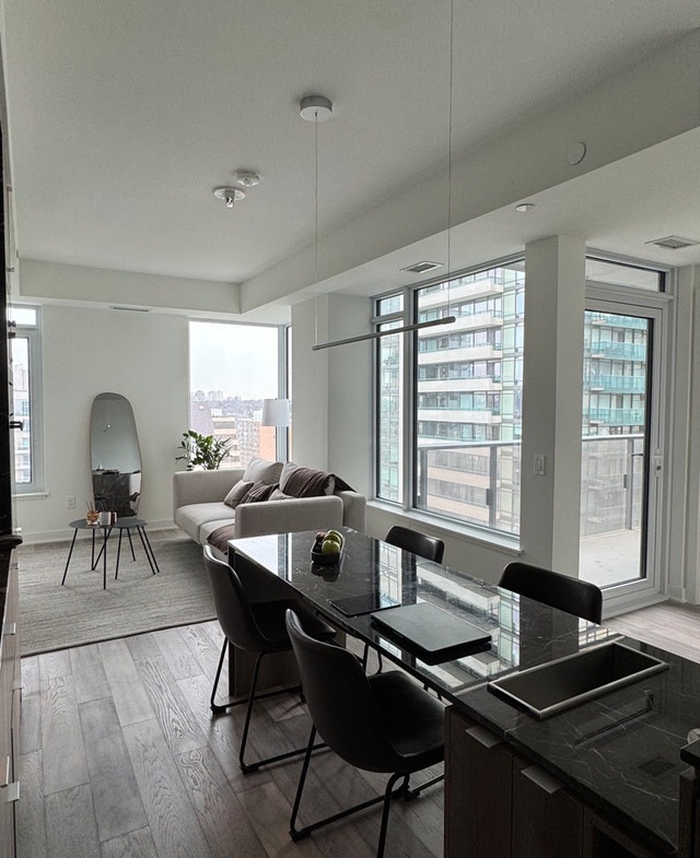 2 bedrooms 2 baths house For Sale By Owner in Toronto Ontario