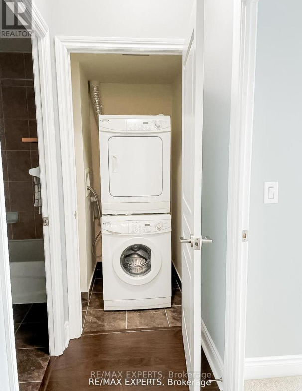 1 + Den bedrooms 1 baths house For Sale By Owner in Vaughan Ontario