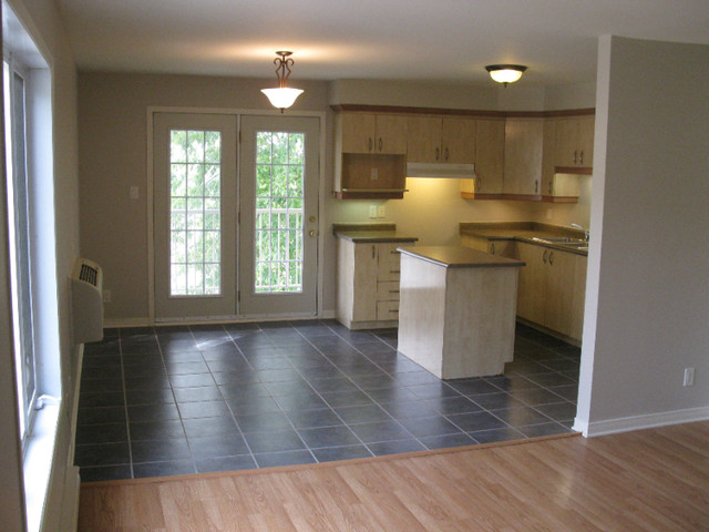 2 bedrooms 1 baths Condo For Sale By Owner in Gatineau Quebec