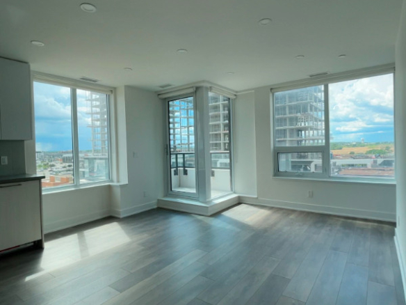 2 bedrooms 1 baths house For Sale By Owner in Oakville Ontario