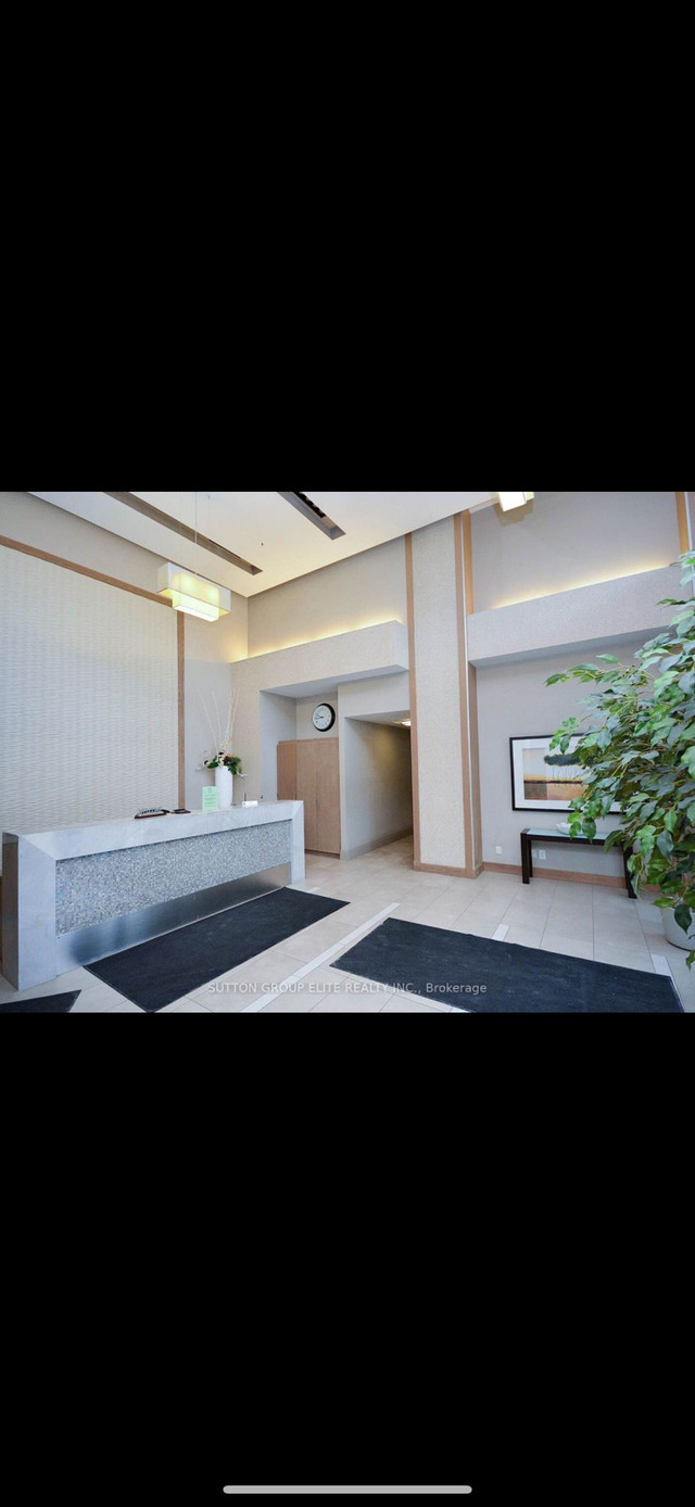 1 + Den bedrooms 1 baths house For Sale By Owner in Bradford Ontario