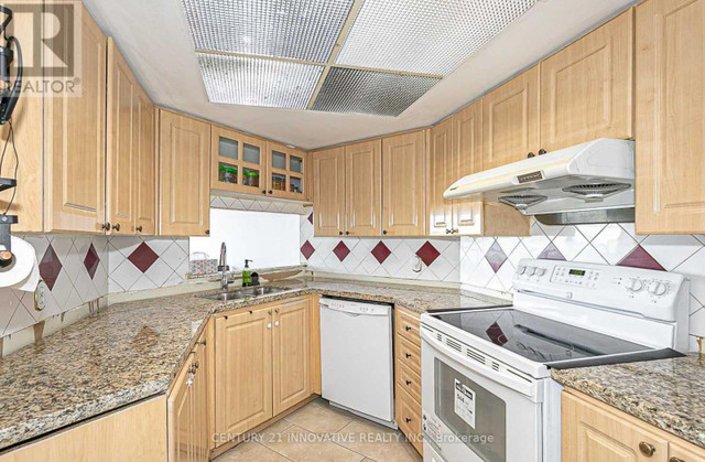 2 bedrooms 2 baths house For Sale By Owner in Etobicoke Ontario