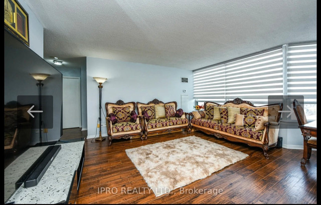 2 + Den bedrooms 2 baths house For Sale By Owner in Mississauga Ontario