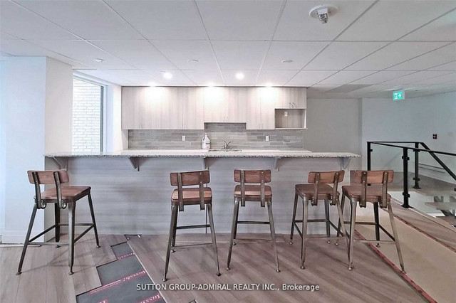 1 + Den bedrooms 1 baths house For Sale By Owner in Scarborough Ontario