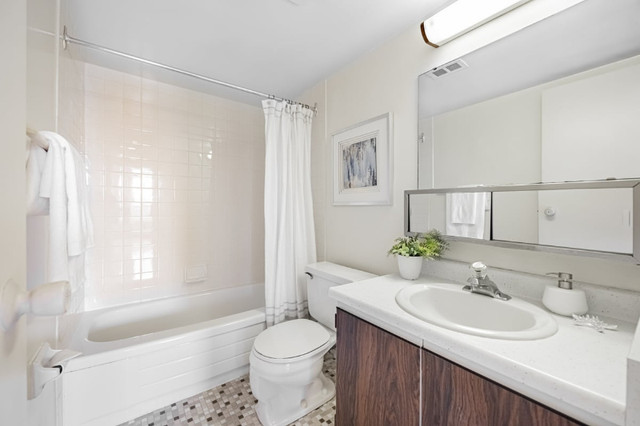 3 bedrooms 2 baths house For Sale By Owner in Toronto Ontario