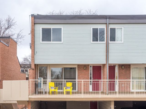 3 bedrooms 1.5 baths house For Sale By Owner in Markham Ontario