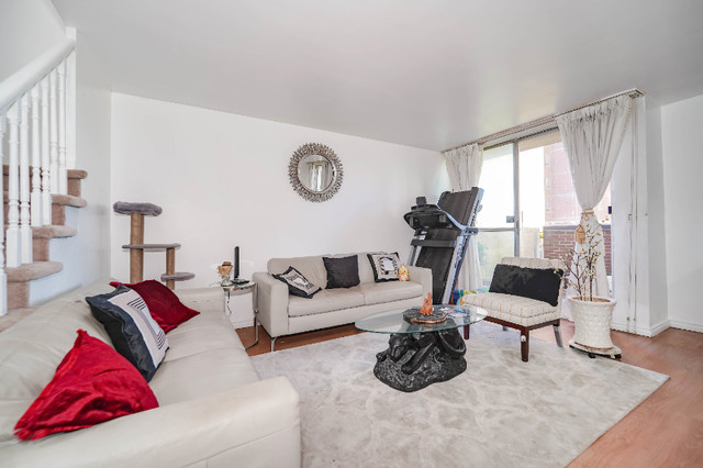 3 bedrooms 3 baths house For Sale By Owner in Toronto Ontario