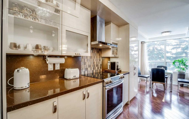 2 + Den bedrooms 2 baths house For Sale By Owner in Vaughan Ontario