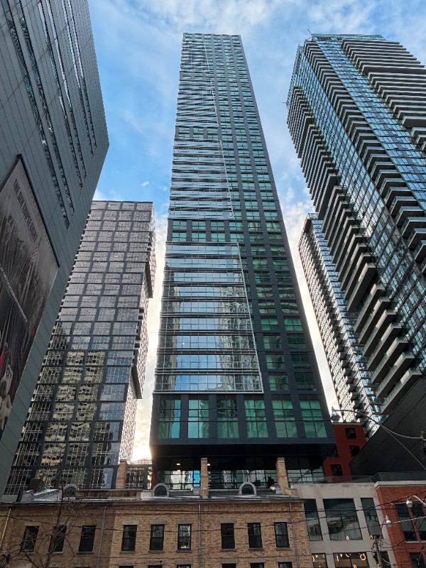2 bedrooms 2 baths house For Sale By Owner in Toronto Ontario