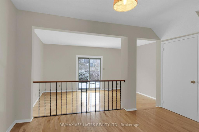 3 bedrooms 2 baths house For Sale By Owner in Ottawa Ontario