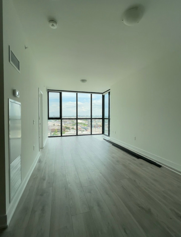 1 bedrooms 1.5 baths house For Sale By Owner in Vaughan Ontario