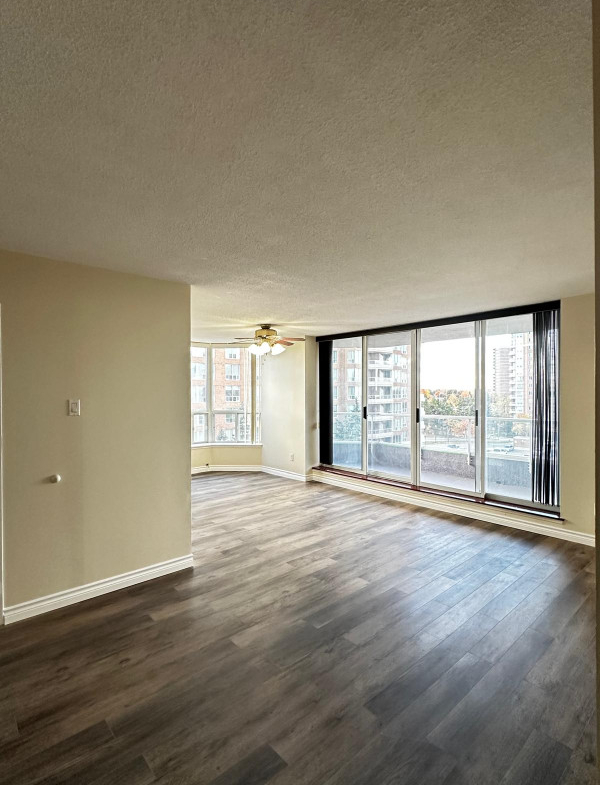 2 + Den bedrooms 2 baths house For Sale By Owner in Toronto Ontario