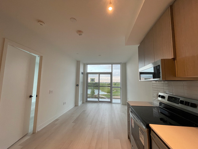 1 + Den bedrooms 1 baths house For Sale By Owner in Toronto Ontario