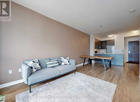 1 + Den bedrooms 1 baths house For Sale By Owner in Mississauga Ontario