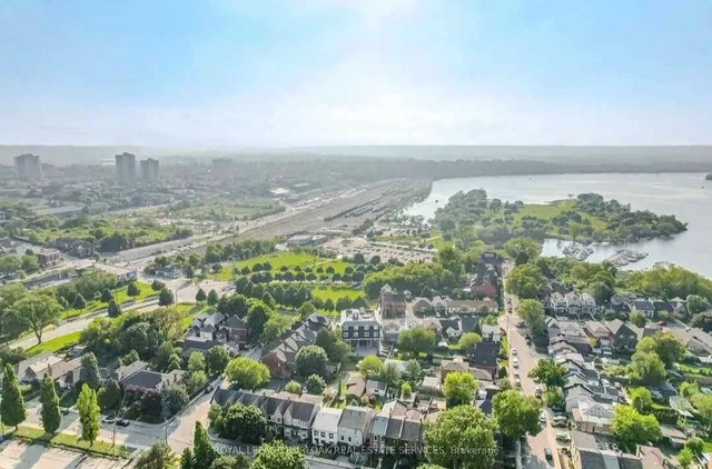 1 bedrooms 1 baths house For Sale By Owner in Burlington Ontario