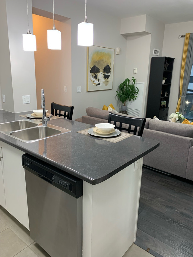 2 bedrooms 2 baths house For Sale By Owner in Oakville Ontario