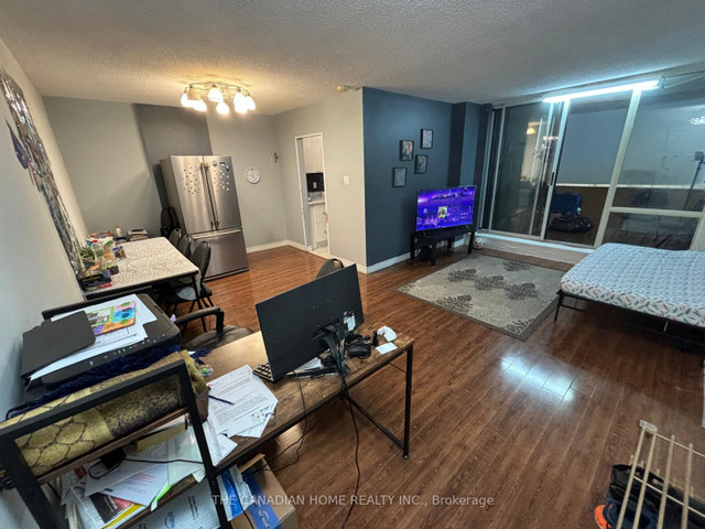 2 + Den bedrooms 1.5 baths house For Sale By Owner in Mississauga Ontario