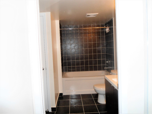 1 bedrooms 1 baths house For Sale By Owner in Etobicoke Ontario