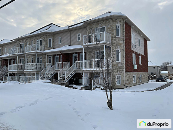 2 bedrooms 1 baths Condo For Sale By Owner in Gatineau Quebec