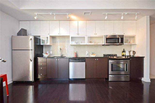 1 + Den bedrooms 1 baths house For Sale By Owner in Ottawa Ontario