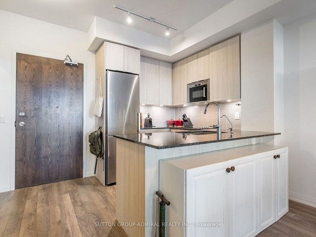 1 + Den bedrooms 1 baths house For Sale By Owner in Richmond Hill Ontario