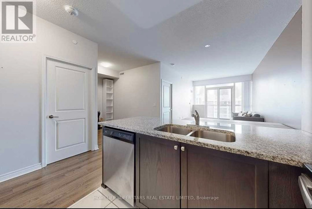 1 + Den bedrooms 1 baths house For Sale By Owner in Mississauga Ontario