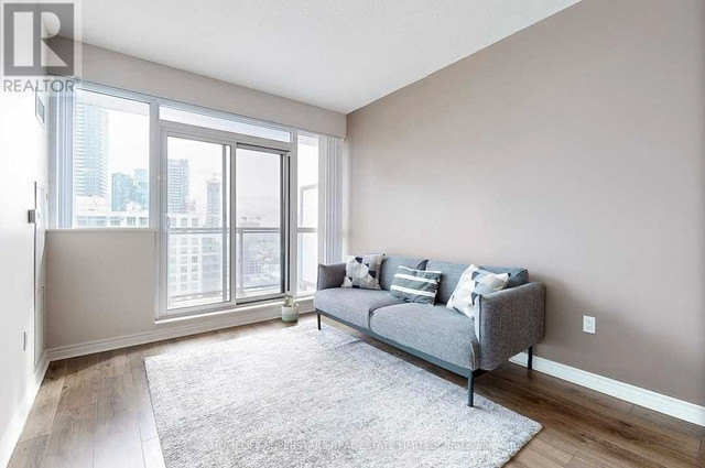 1 + Den bedrooms 1 baths house For Sale By Owner in Mississauga Ontario