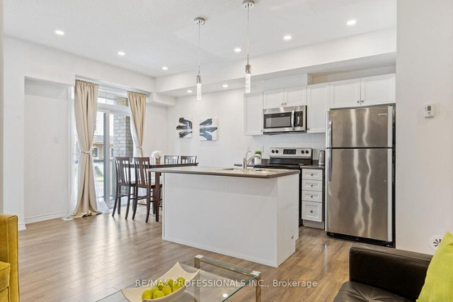 2 bedrooms 2 baths house For Sale By Owner in Pickering Ontario