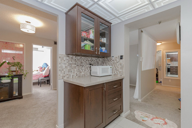 2 + Den bedrooms 1 baths house For Sale By Owner in Brampton Ontario
